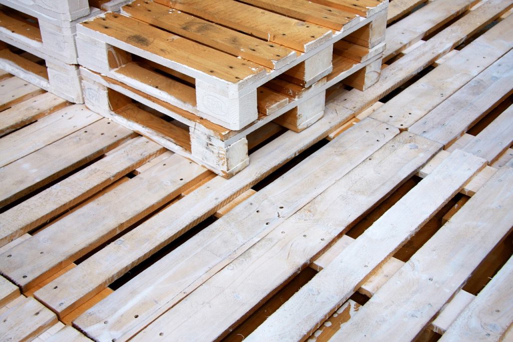 houten pallets die worden gebruikt voor in huis