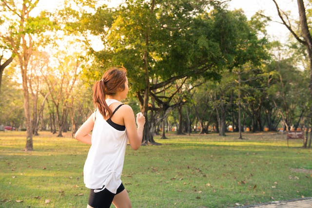 Vrouw aan het hardlopen